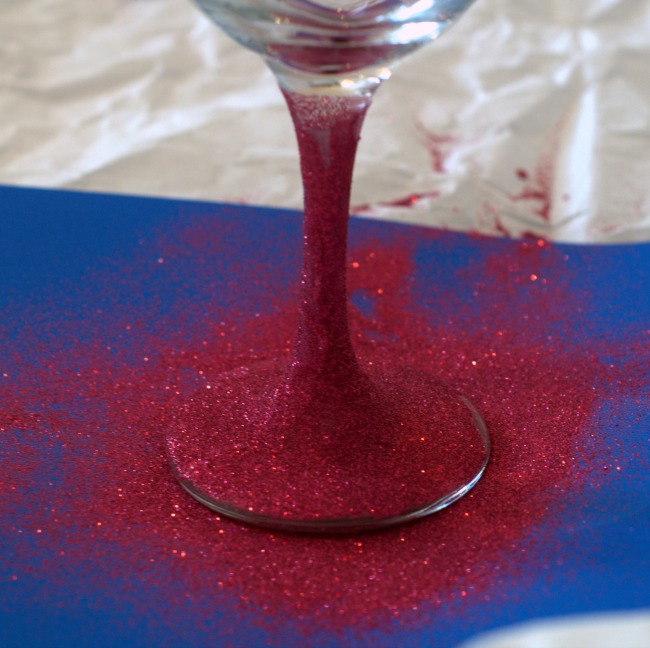 DIY Glitter Wine Glass {Easy Craft Tutorial}