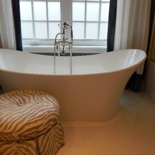 deep retro soaking bathtub